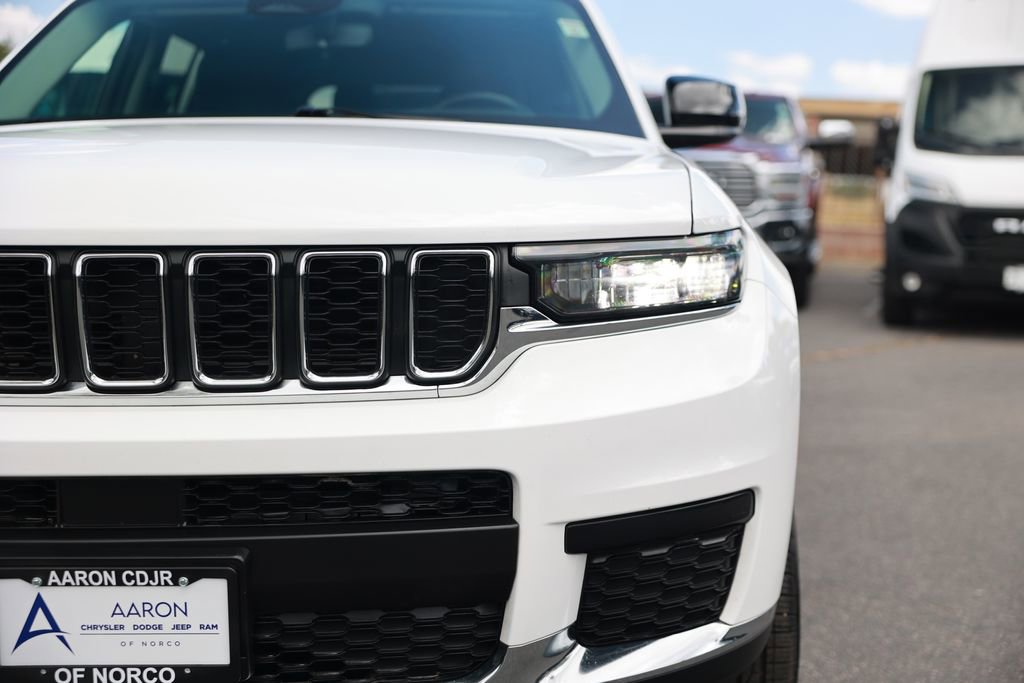 Used 2021 Jeep Grand Cherokee L Laredo w/ Luxury Tech Group I AWD/4WD image 5
