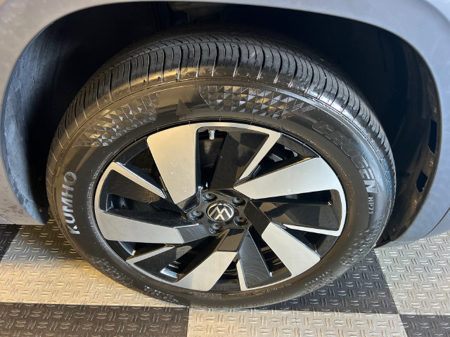 Certified 2024 Volkswagen Atlas Cross Sport SE FWD image 10