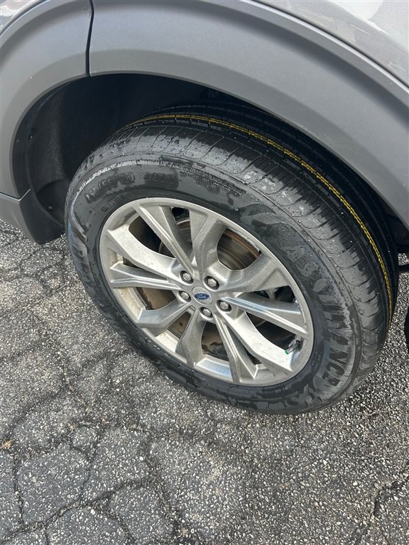 Used 2022 Ford Explorer XLT w/ Equipment Group 202A AWD/4WD image 6