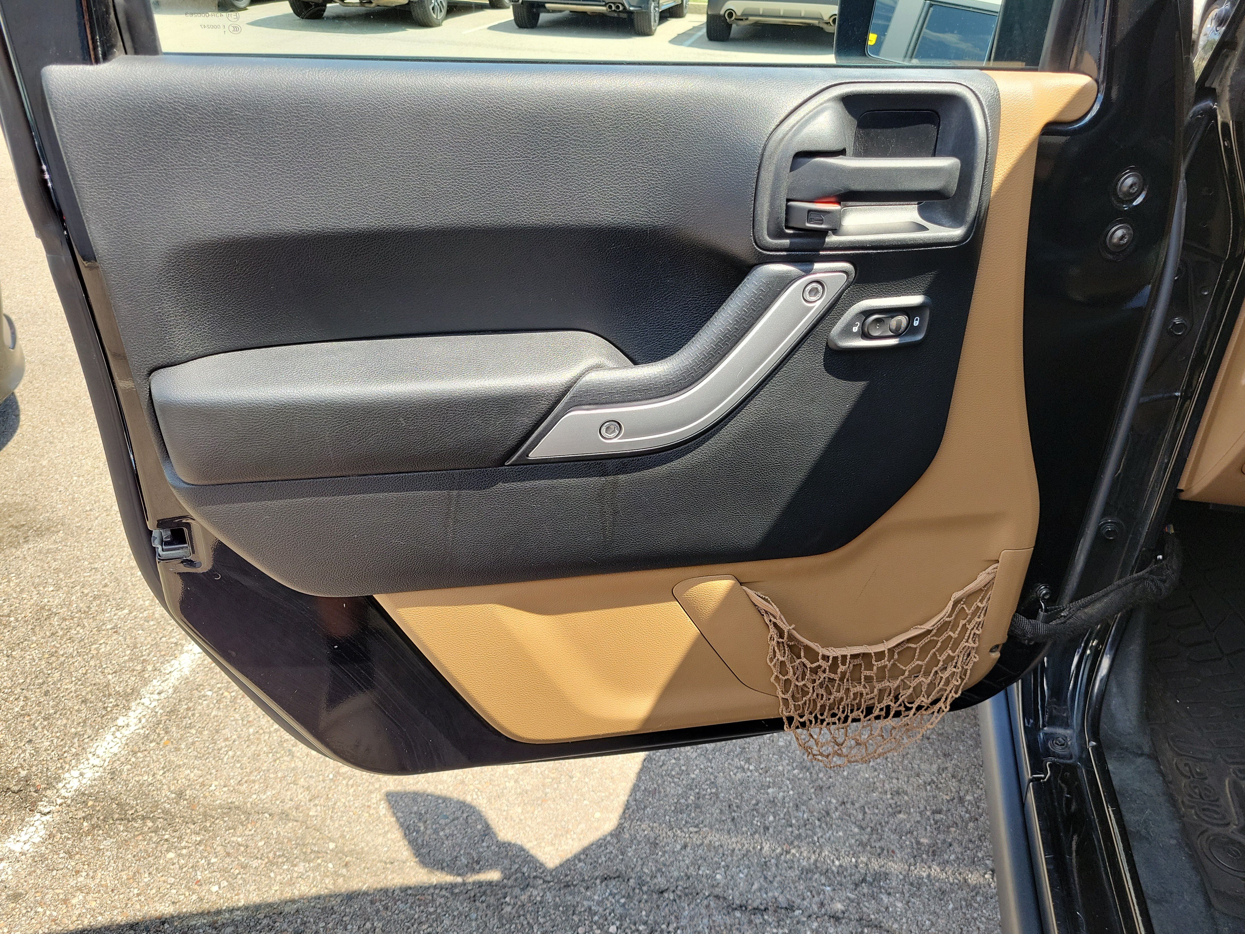 Used 2015 Jeep Wrangler Rubicon w/ Power Convenience Group AWD/4WD image 15