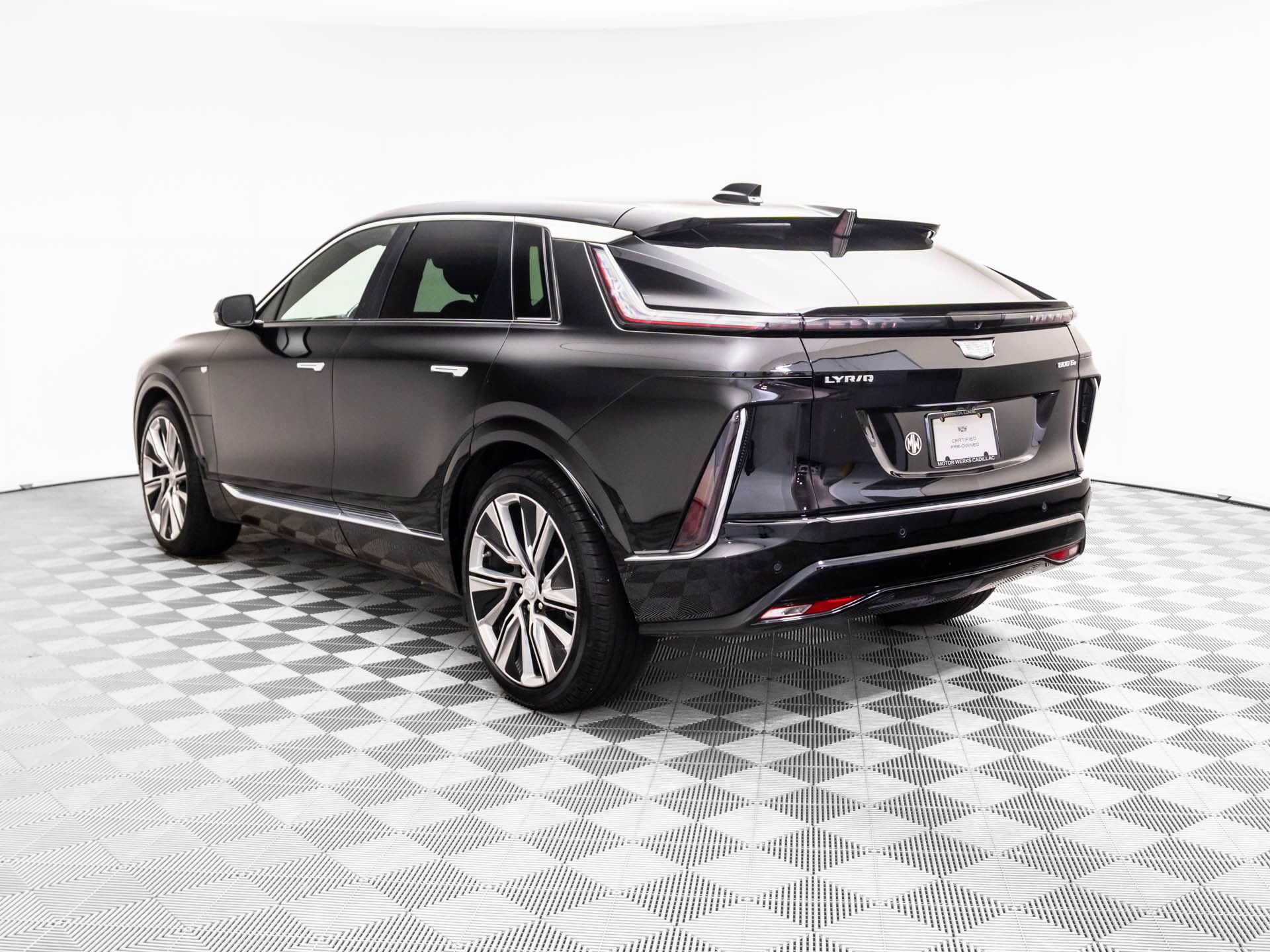 Certified 2025 Cadillac Lyriq Luxury w/ LPO, Floor Liner Package AWD/4WD video 3