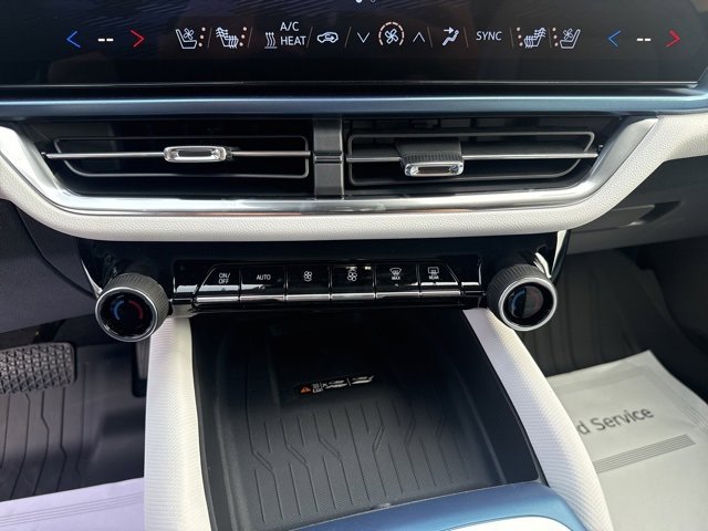 New 2025 Chevrolet Equinox EV LT w/ Convenience Package II image 16