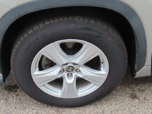 Used 2021 Toyota Highlander L FWD image 16
