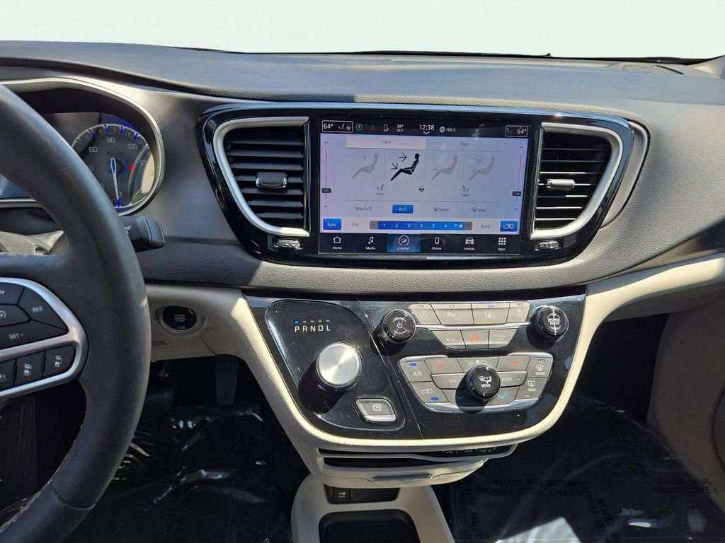 Used 2023 Chrysler Pacifica Touring-L image 24