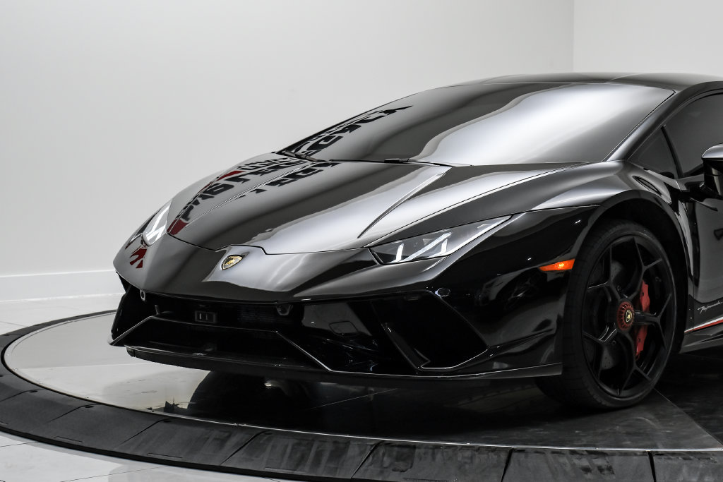 Used 2018 Lamborghini Huracan Performante AWD/4WD image 2