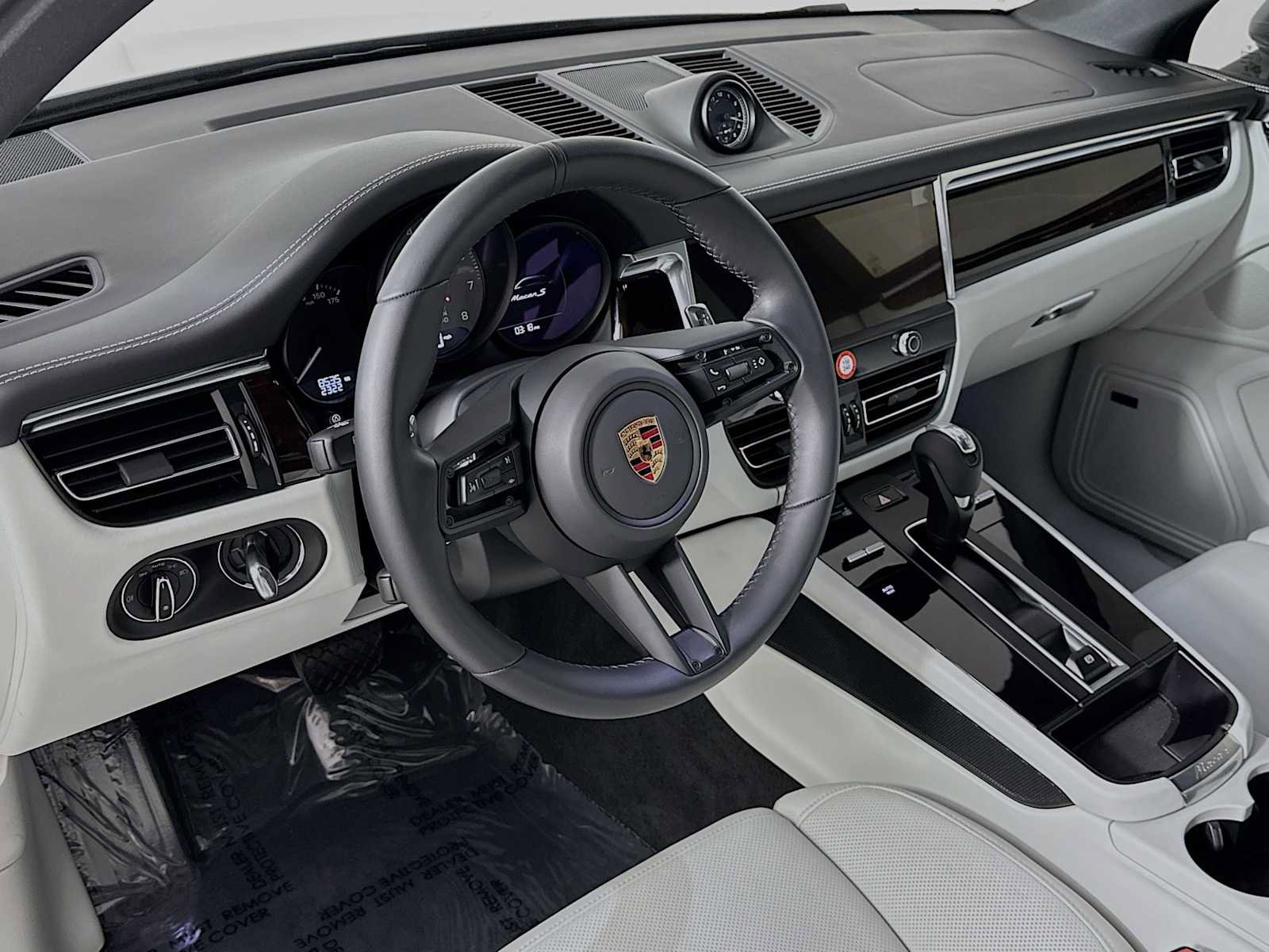 Certified 2025 Porsche Macan S image 4