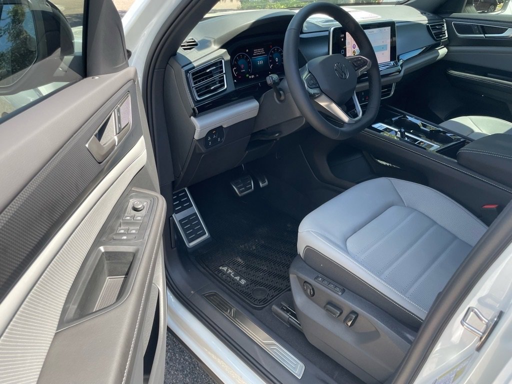 New 2026 Volkswagen Atlas Cross Sport SEL R-Line image 5