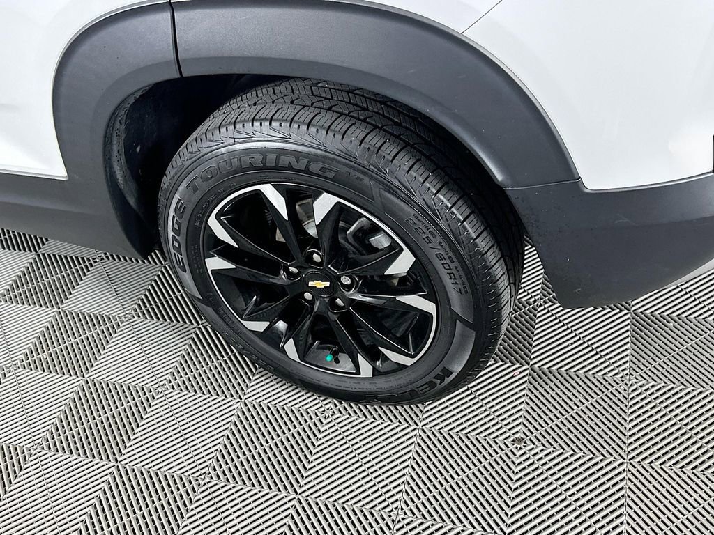 Used 2021 Chevrolet TrailBlazer LT w/ Premium Seating Package FWD image 39