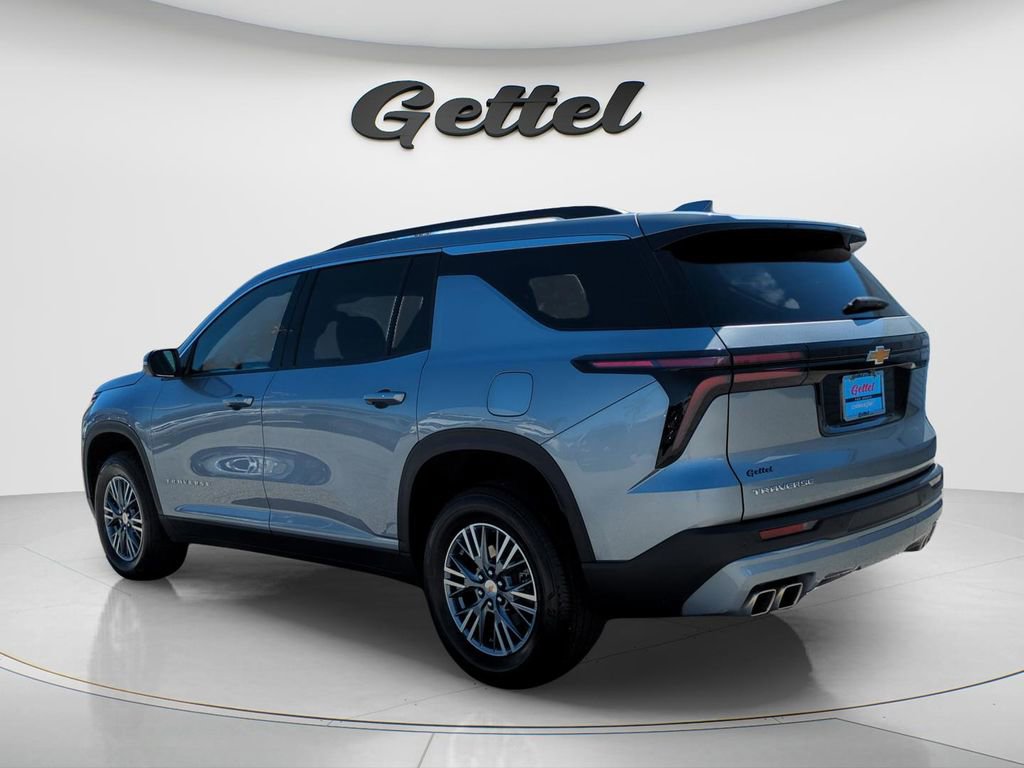 Used 2025 Chevrolet Traverse LT image 7