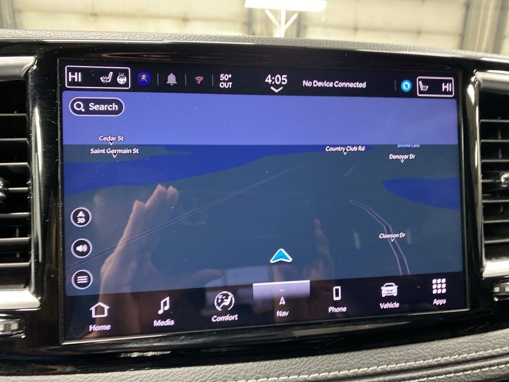 Used 2025 Chrysler Pacifica Limited image 9