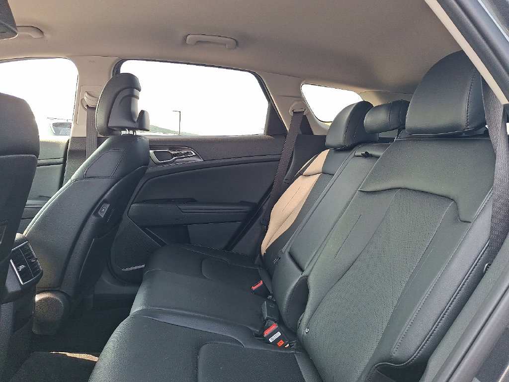 Used 2024 Kia Sportage EX FWD image 11
