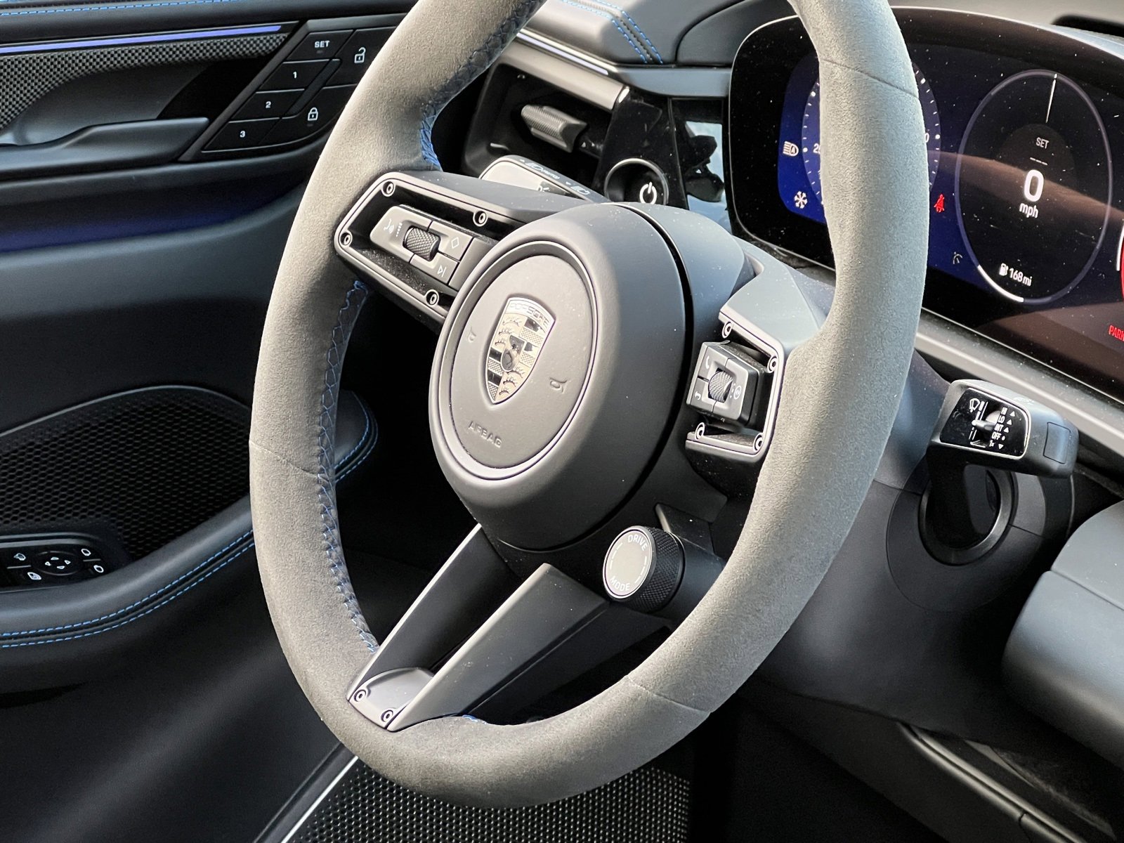 Certified 2025 Porsche Macan Turbo Electric image 33