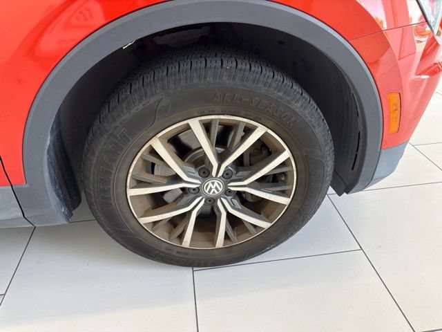 Used 2019 Volkswagen Tiguan SE w/ Panoramic Sunroof Package FWD image 14