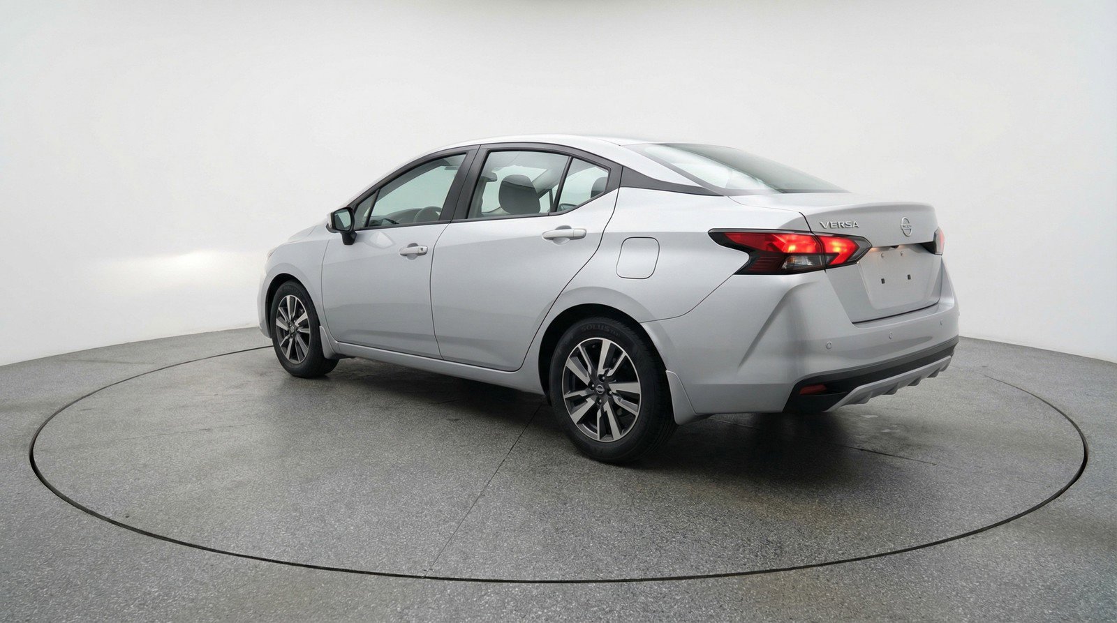 Used 2025 Nissan Versa SV image 6