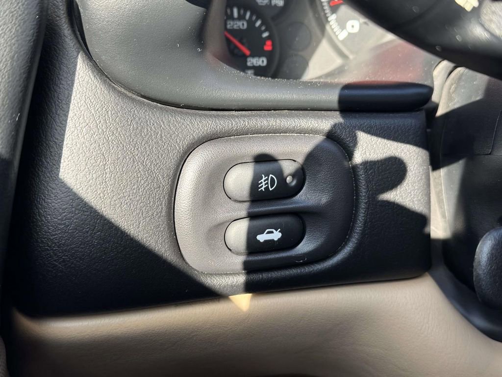 Used 2004 Chevrolet Corvette Coupe w/ Roof Package image 16