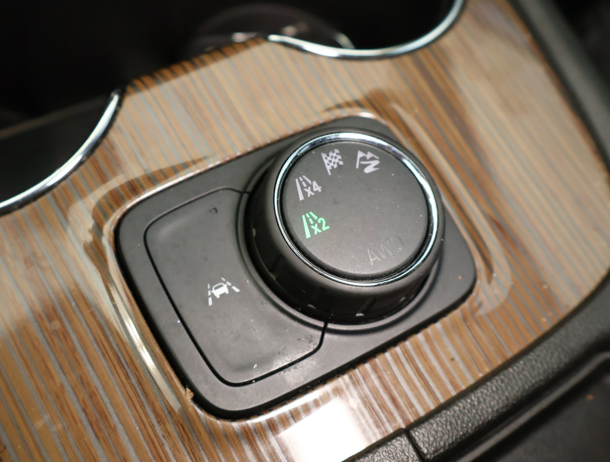 Used 2023 GMC Acadia SLE image 18