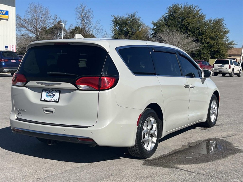 Used 2020 Chrysler Pacifica Touring w/ Tire & Wheel Group image 5