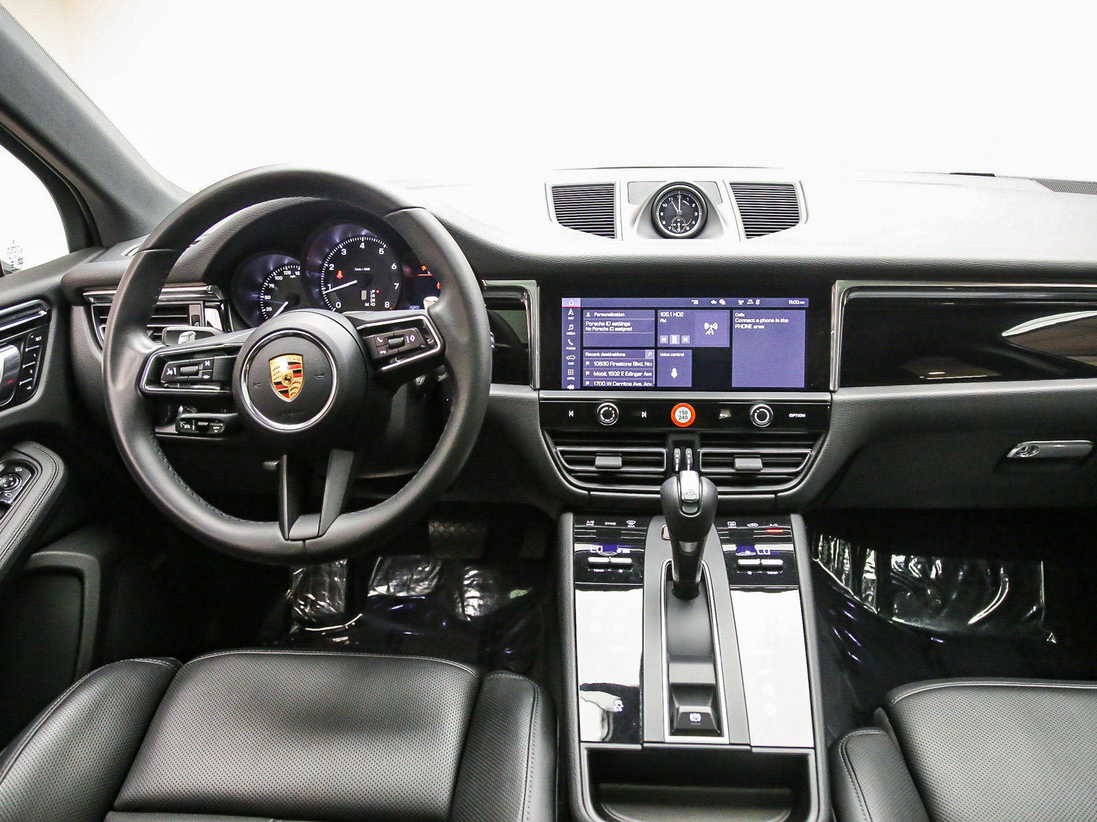 Certified 2026 Porsche Macan AWD/4WD image 16