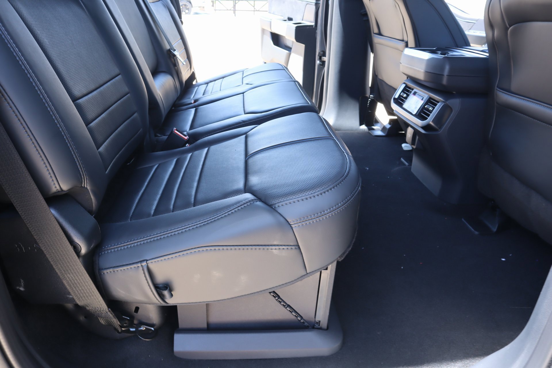 New 2025 Ford F150 Platinum w/ Equipment Group 702A High image 15