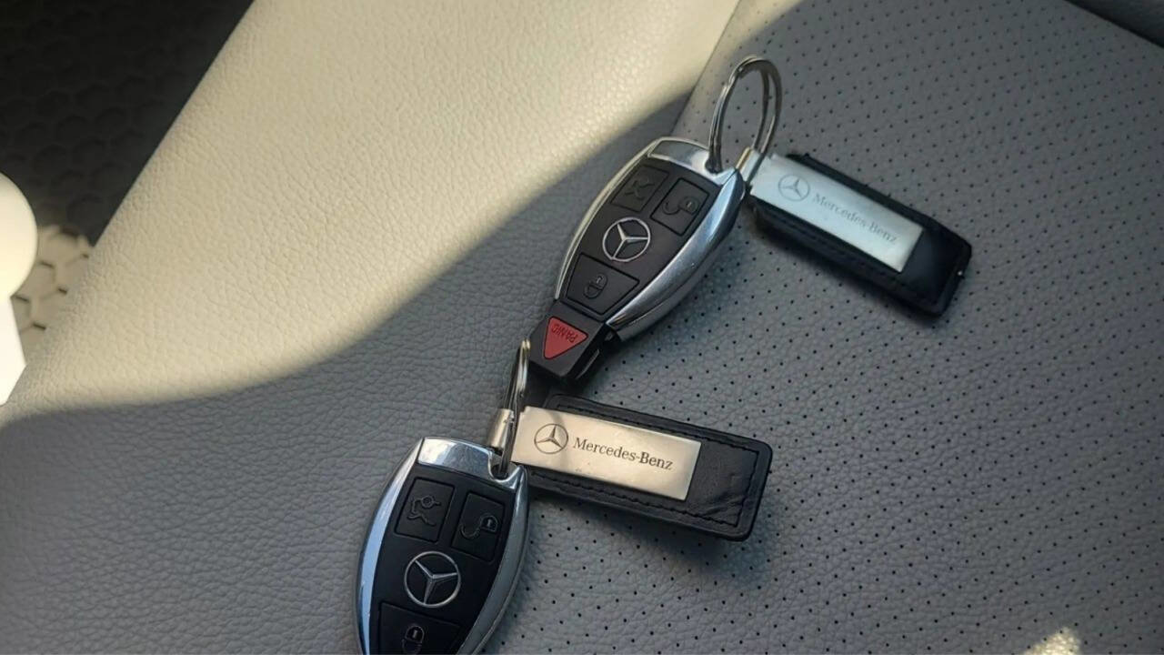 Used 2011 Mercedes-Benz E 350 4MATIC Sedan image 12