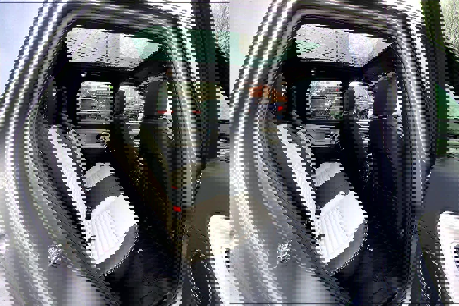 Certified 2025 Land Rover Discovery Sport Dynamic SE image 18