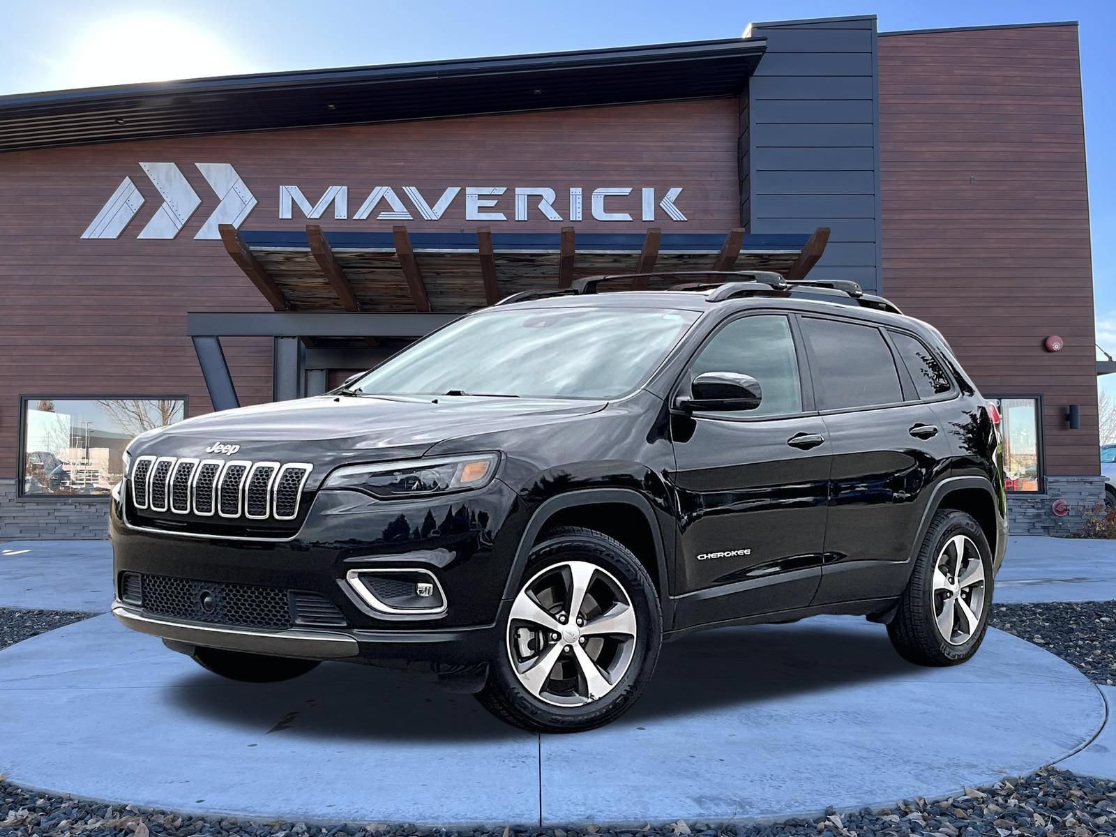 Used 2022 Jeep Cherokee Limited w/ Mopar Interior Package AWD/4WD image 3