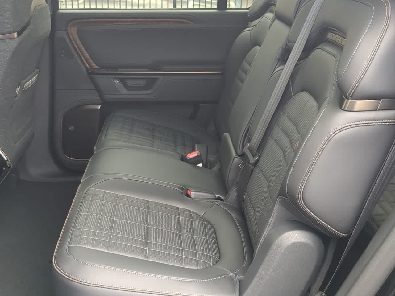 Used 2026 Rivian R1S Premium AWD/4WD image 20