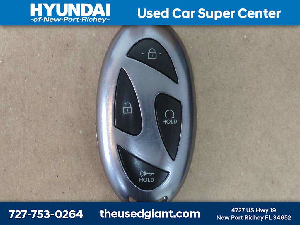 Certified 2025 Hyundai Elantra Limited w/ Cargo Package FWD image 33
