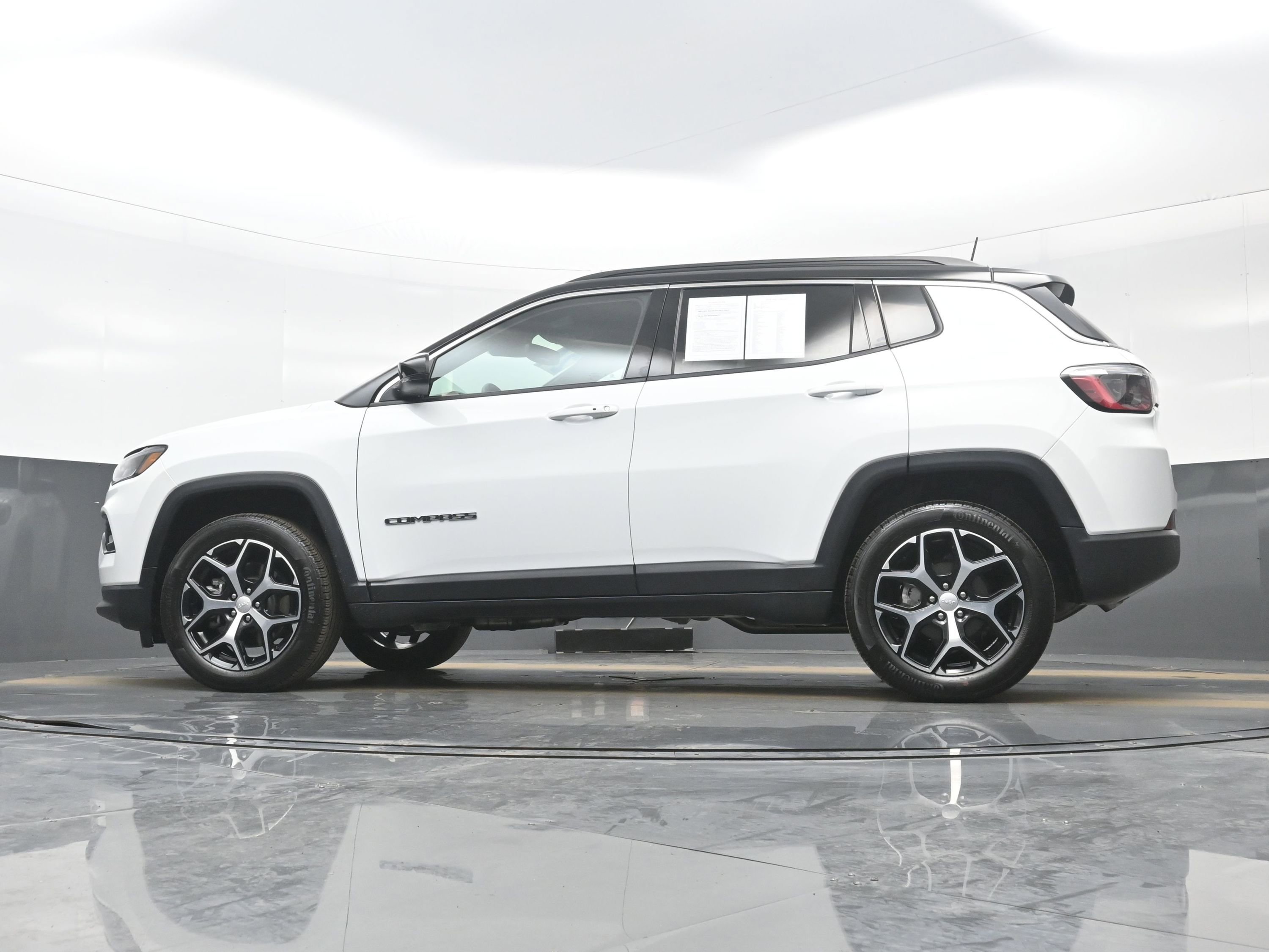 Used 2024 Jeep Compass Limited image 28