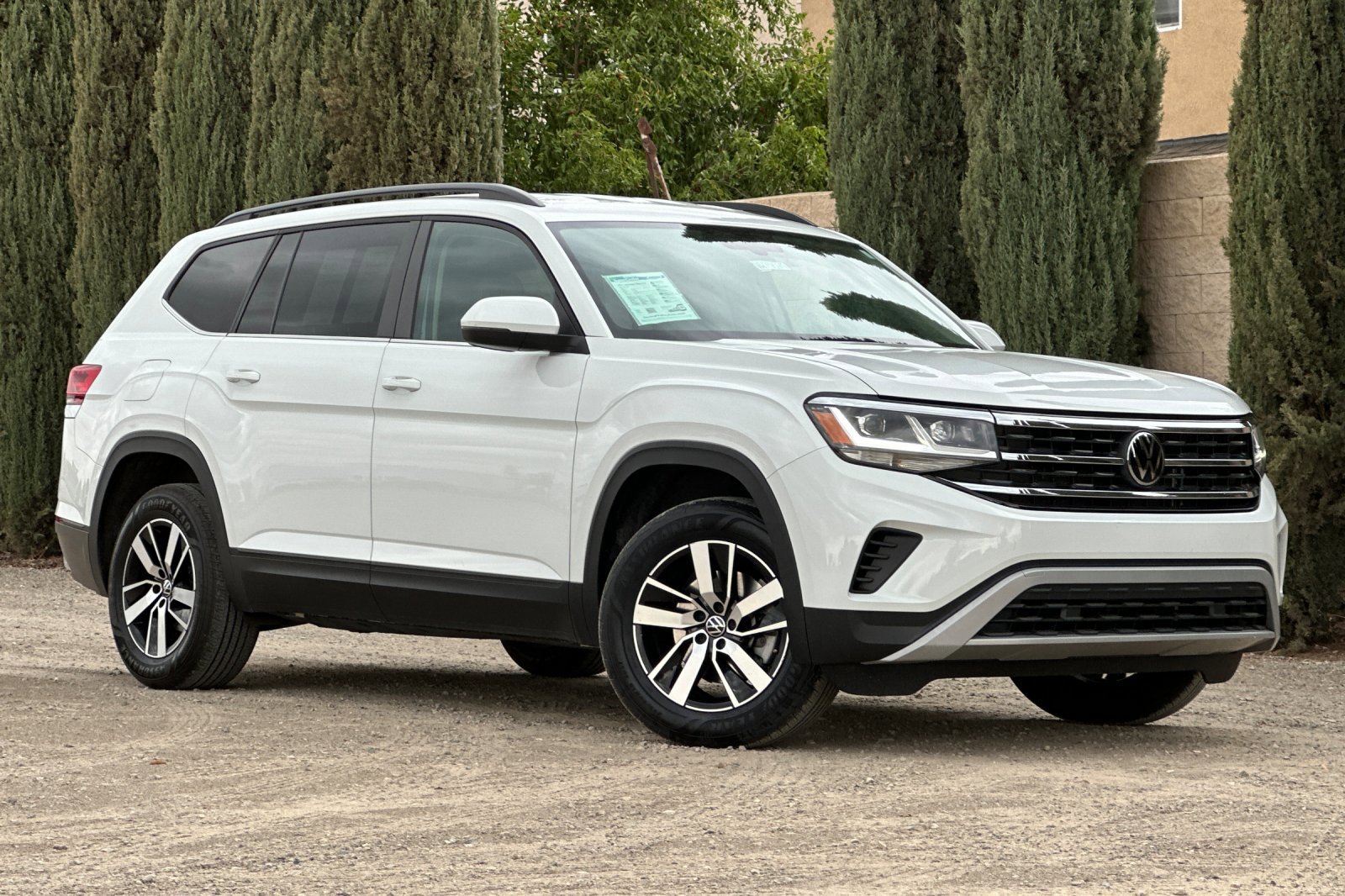 Used 2023 Volkswagen Atlas SE image 2