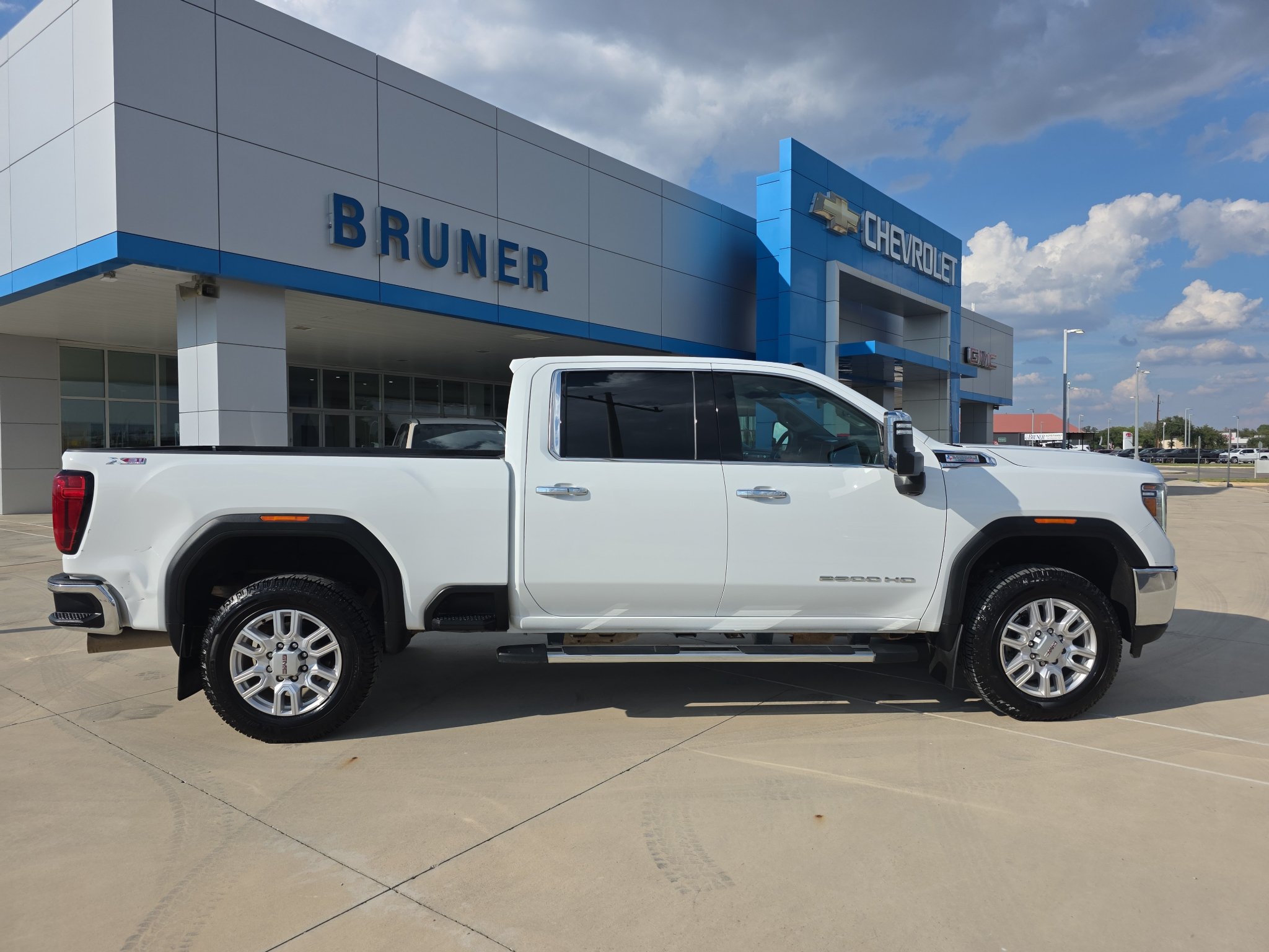 Used 2021 GMC Sierra 2500 SLT w/ Texas SLT Premium Package AWD/4WD image 23