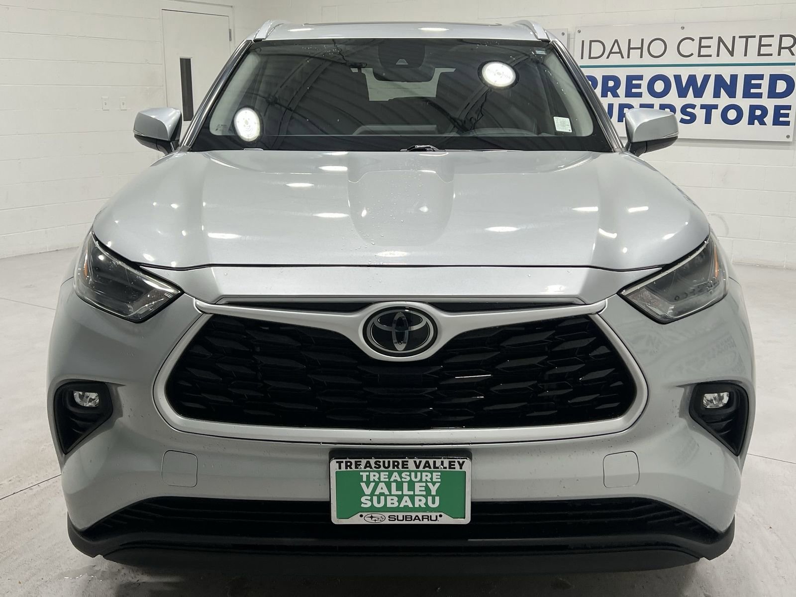Used 2024 Toyota Highlander XLE image 3
