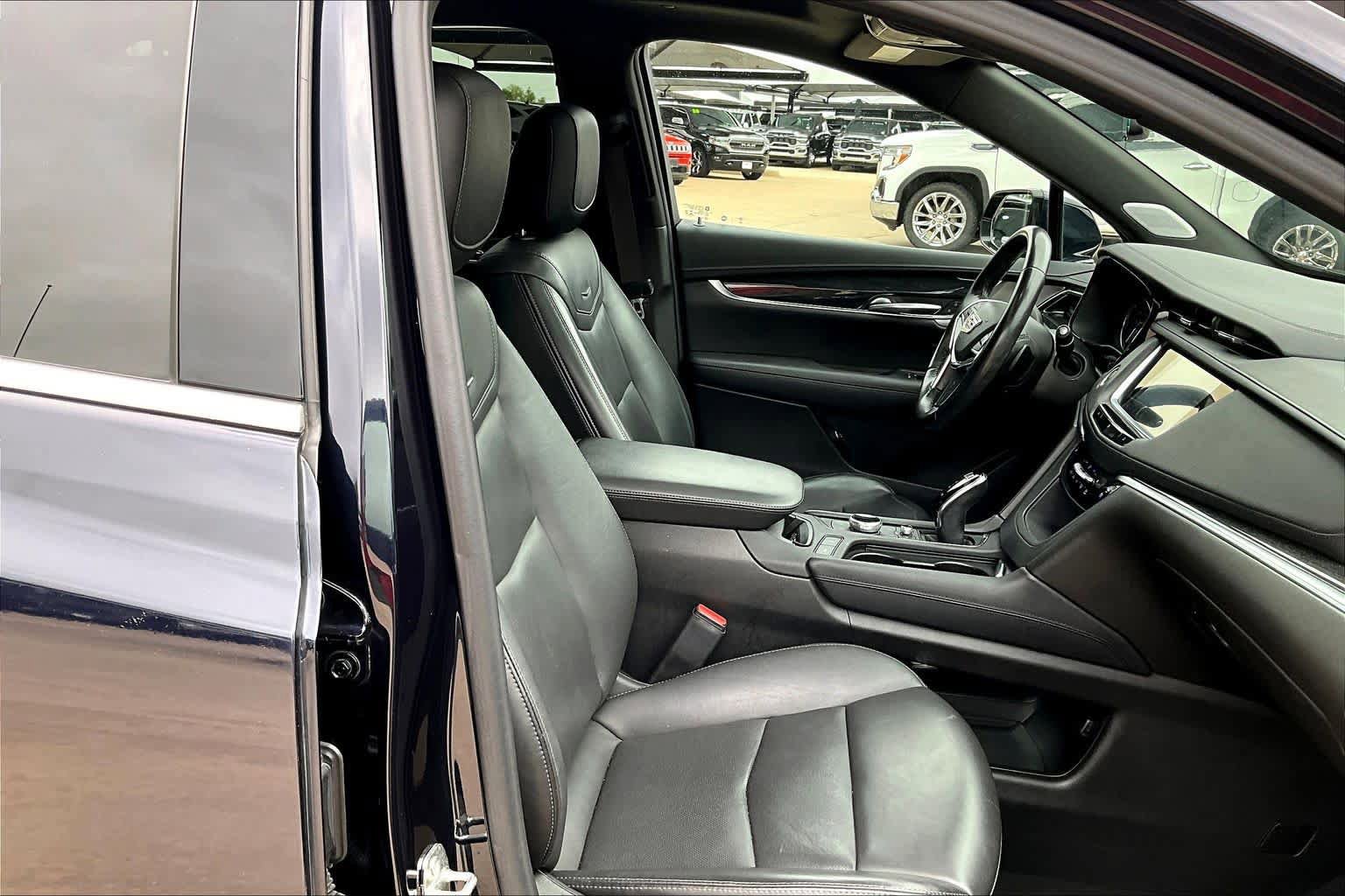 Used 2021 Cadillac XT5 Premium Luxury w/ LPO, Floor Liner Package FWD image 10