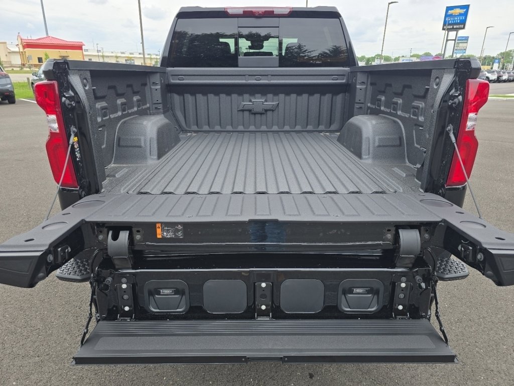 New 2026 Chevrolet Silverado 1500 High Country AWD/4WD image 14