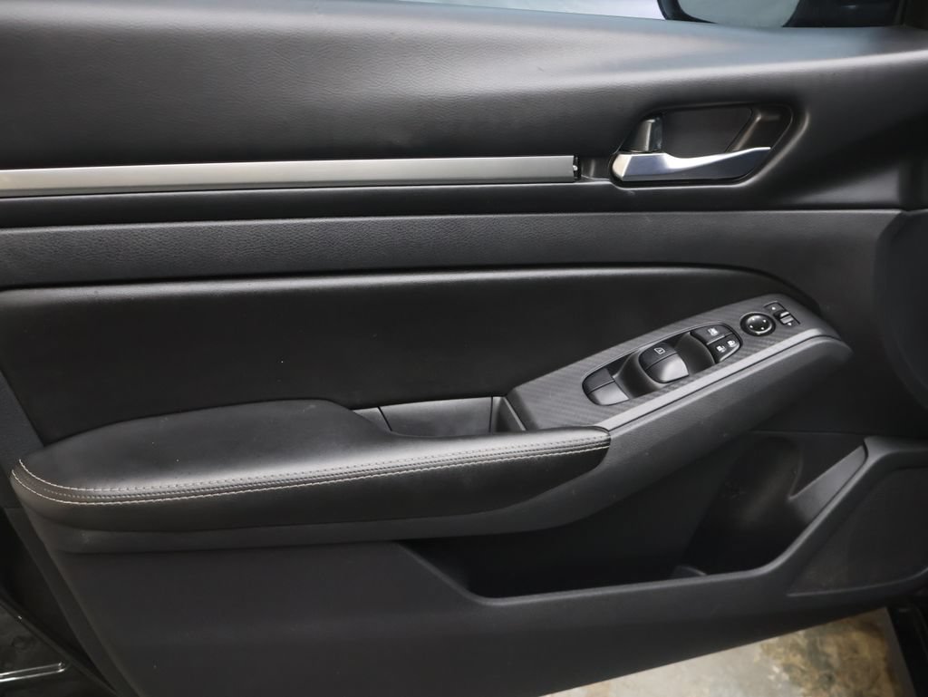 Used 2022 Nissan Altima 2.5 SV FWD image 15