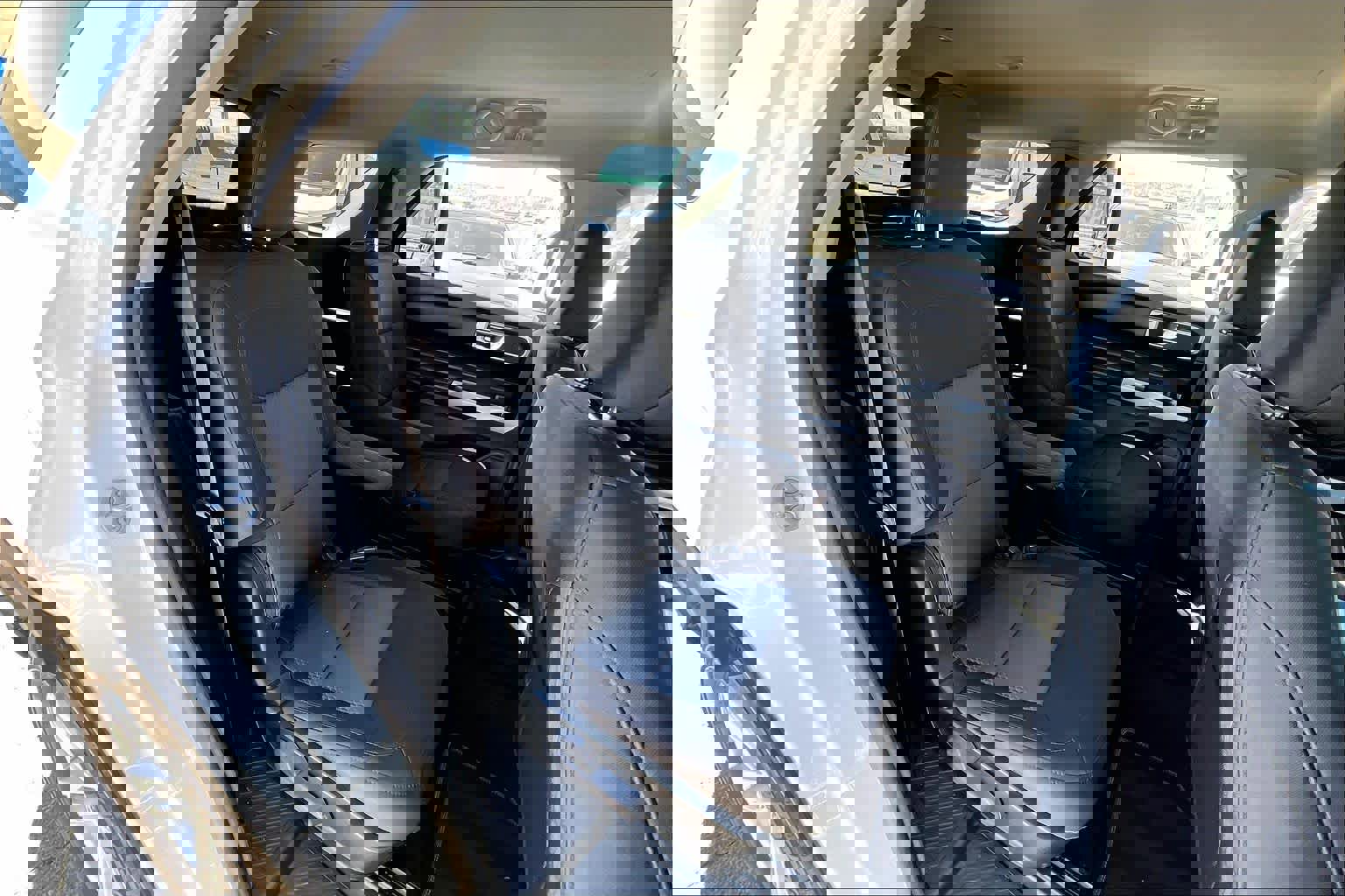 Used 2023 Ford Explorer XLT image 19