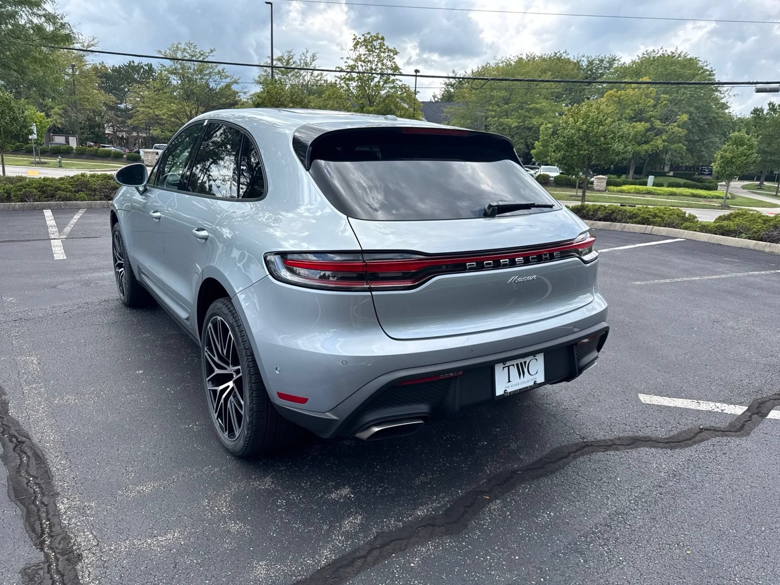 New 2026 Porsche Macan AWD/4WD image 5
