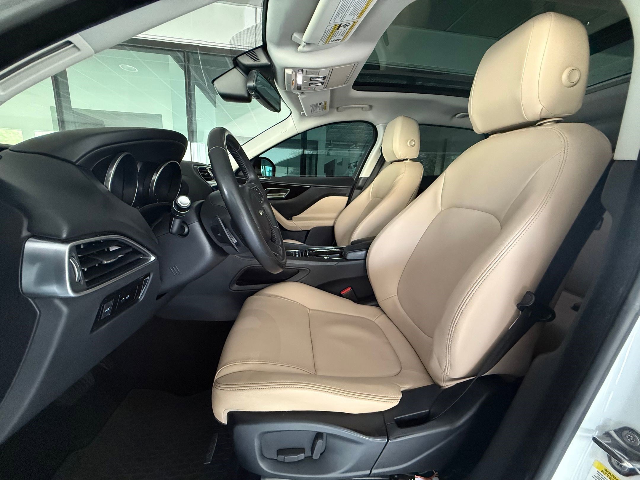 Used 2018 Jaguar F-PACE Premium AWD/4WD image 5