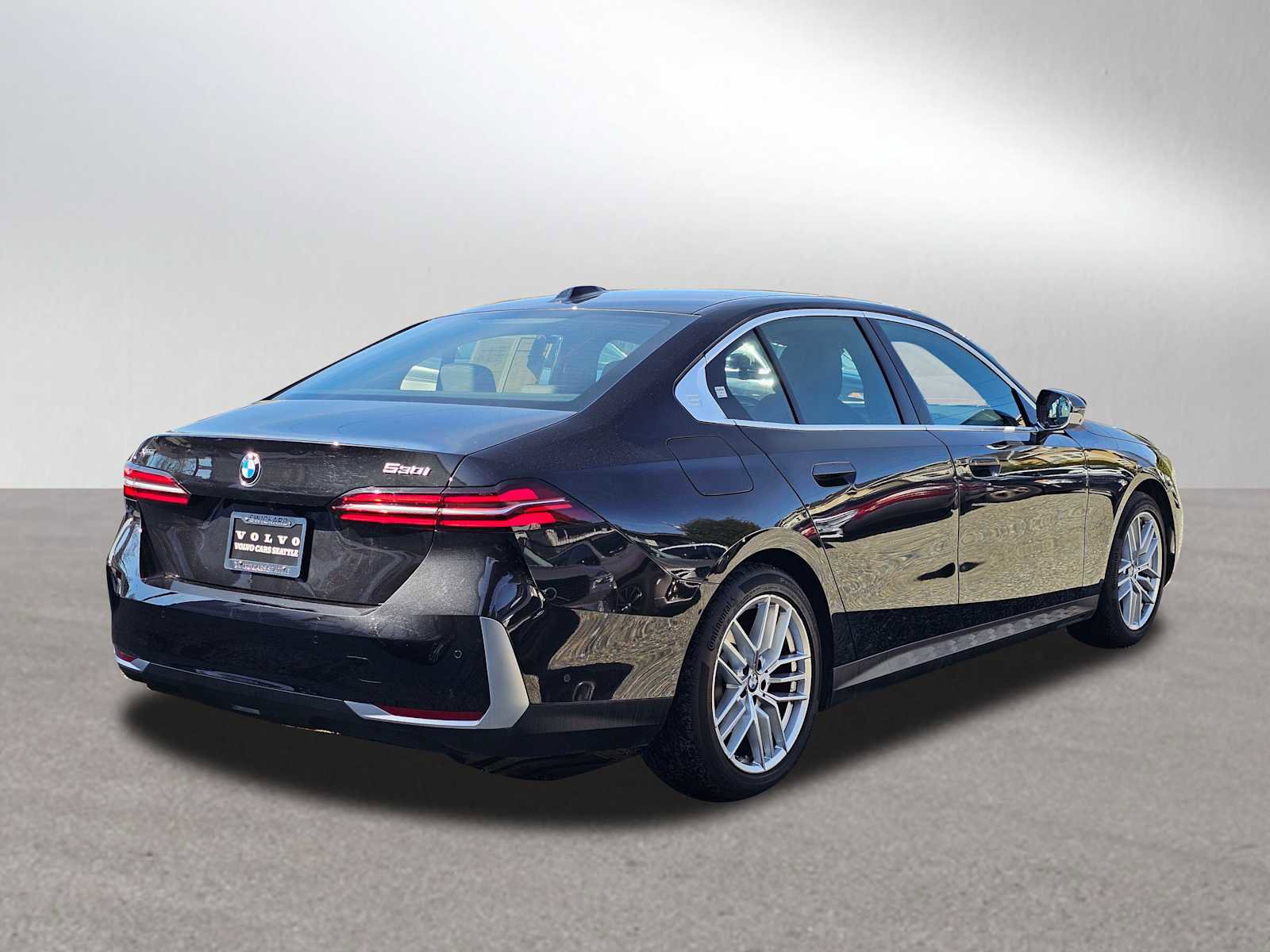 Used 2025 BMW 530i xDrive AWD/4WD image 3