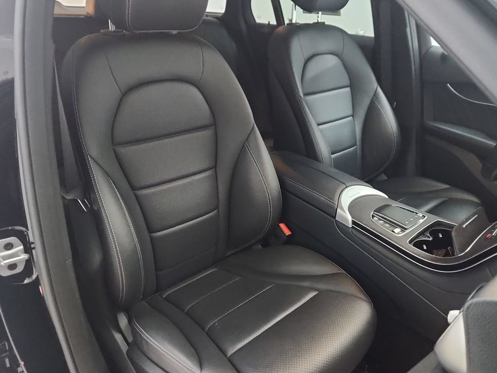 Used 2022 Mercedes-Benz GLC 300 4MATIC image 27