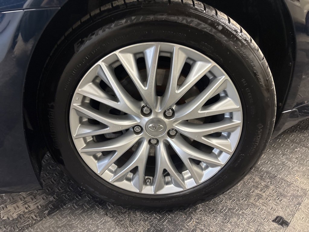 Used 2016 INFINITI Q70 L 3.7 w/ Deluxe Touring Package image 3