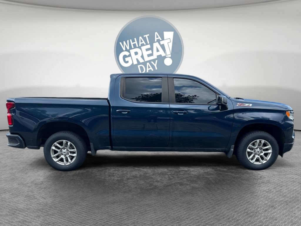 Used 2022 Chevrolet Silverado 1500 RST AWD/4WD image 2