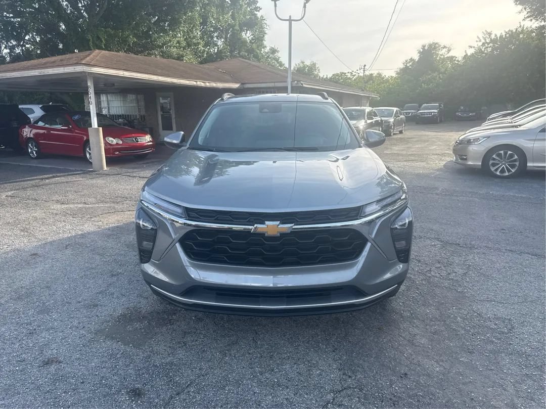 Used 2026 Chevrolet Trax LT w/ Driver Confidence Package FWD image 2