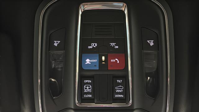 Used 2024 Jeep Grand Cherokee Laredo X image 8