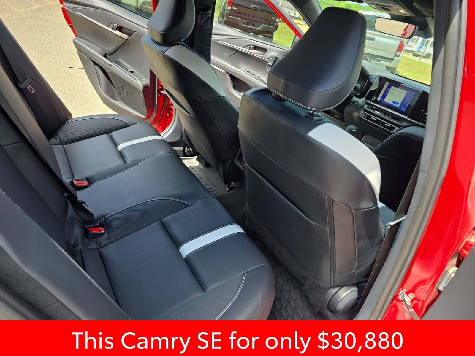 Used 2025 Toyota Camry SE w/ Convenience Package FWD image 18