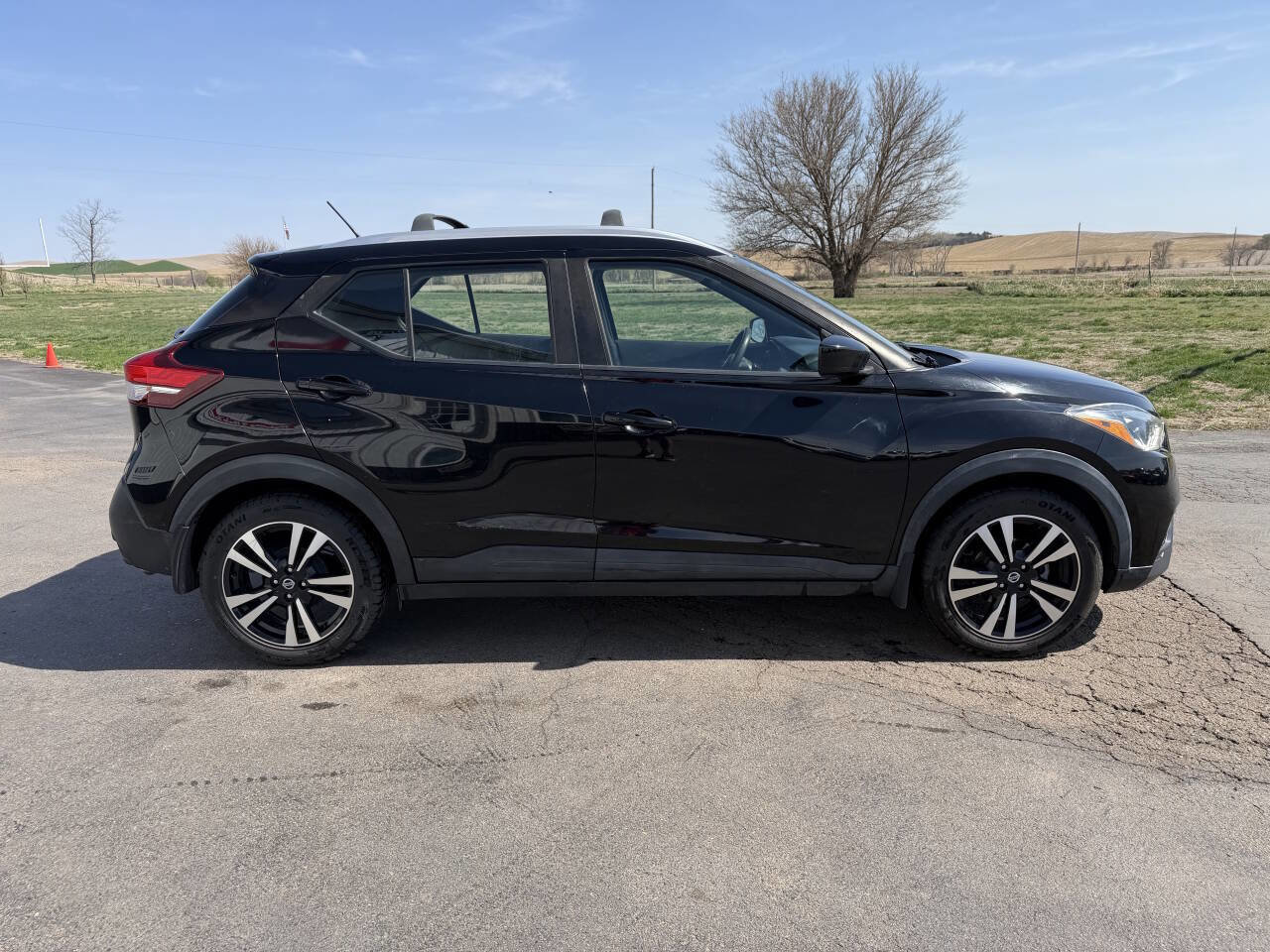 Used 2019 Nissan Kicks SV w/ Exterior Package FWD image 6