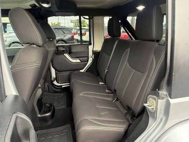 Used 2016 Jeep Wrangler Unlimited Sahara w/ Connectivity Group AWD/4WD image 10