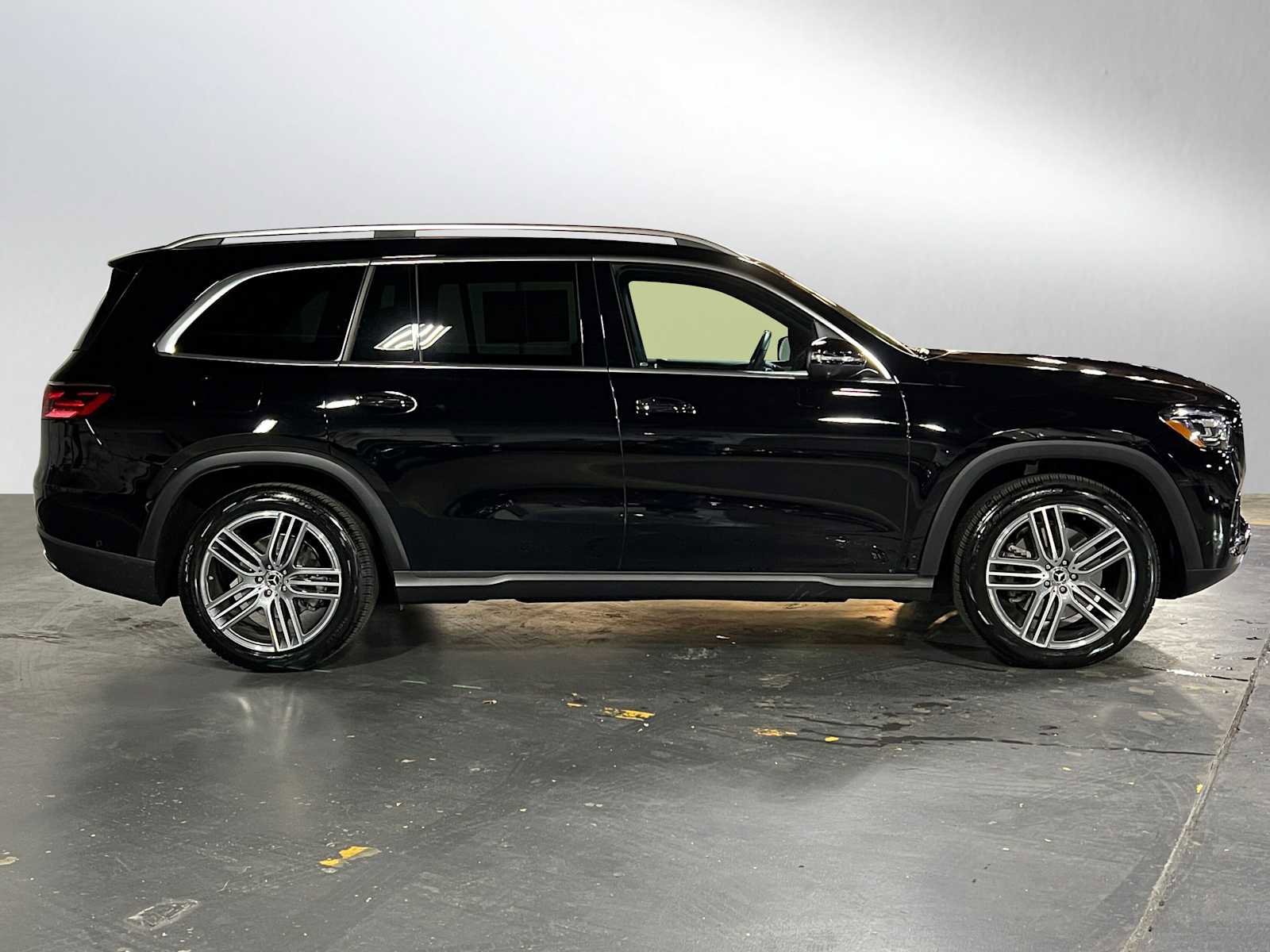 Certified 2025 Mercedes-Benz GLS 450 4MATIC image 2