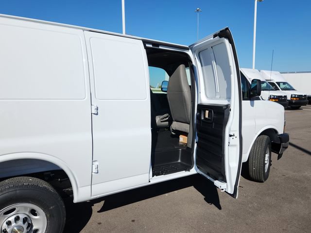 New 2025 Chevrolet Express 3500 w/ Driver Convenience Package image 19