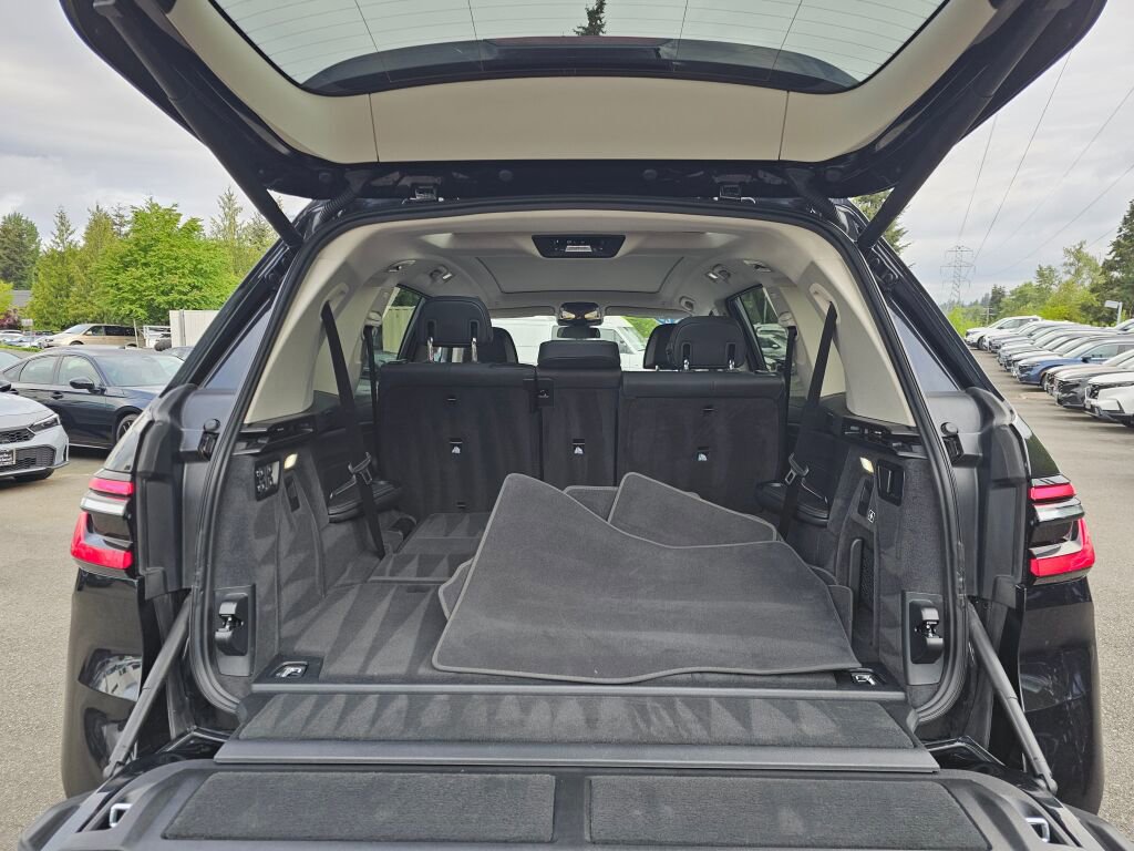 Used 2025 BMW X7 xDrive40i AWD/4WD image 16